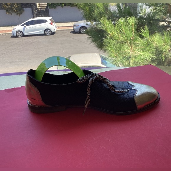 IMELDA gold and black leather flats - Picture 1 of 7